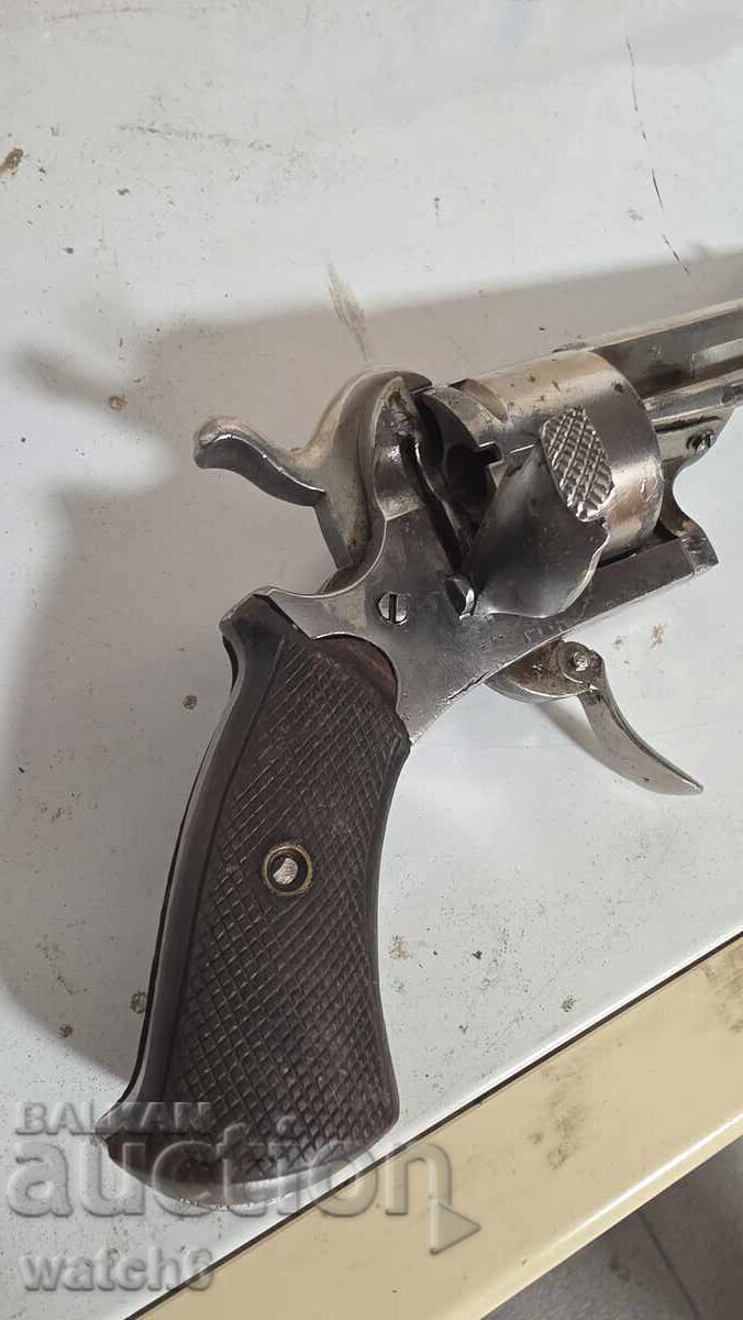 Auction  Revolver, functional