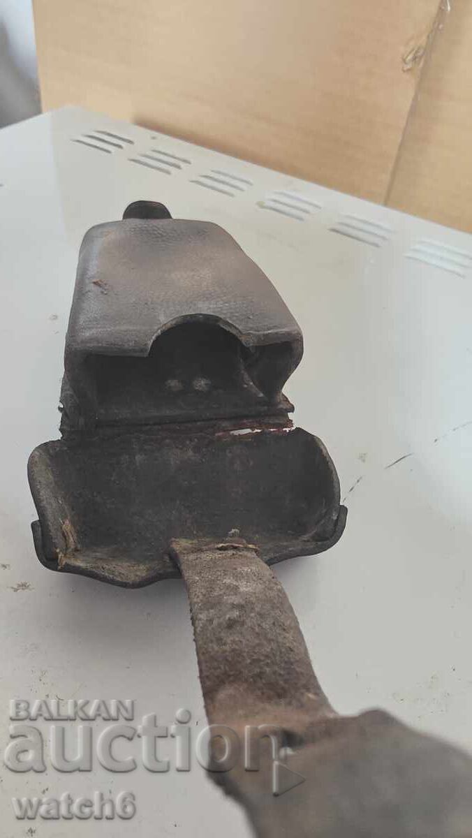 Delivery of Small leather bag for a filler