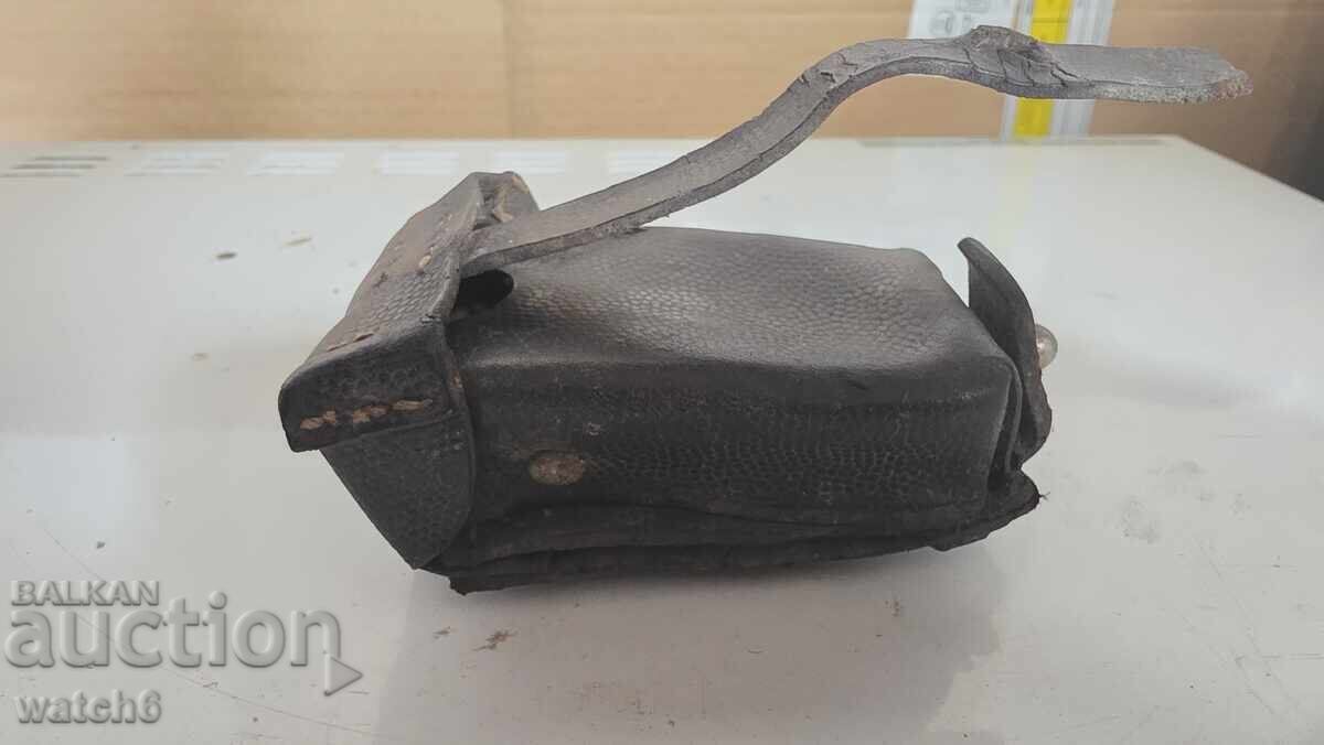 Small leather bag for a filler