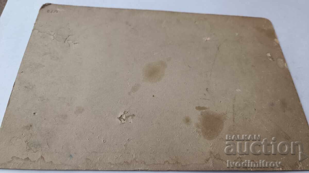 Φωτογραφία Τρία νεαρά κορίτσια από χαρτόνι με τιμή 6.45 BGN | € 3.30 Φωτογραφία Τρία νεαρά κορίτσια από χαρτόνι με τιμή 6.45 BGN | € 3.30