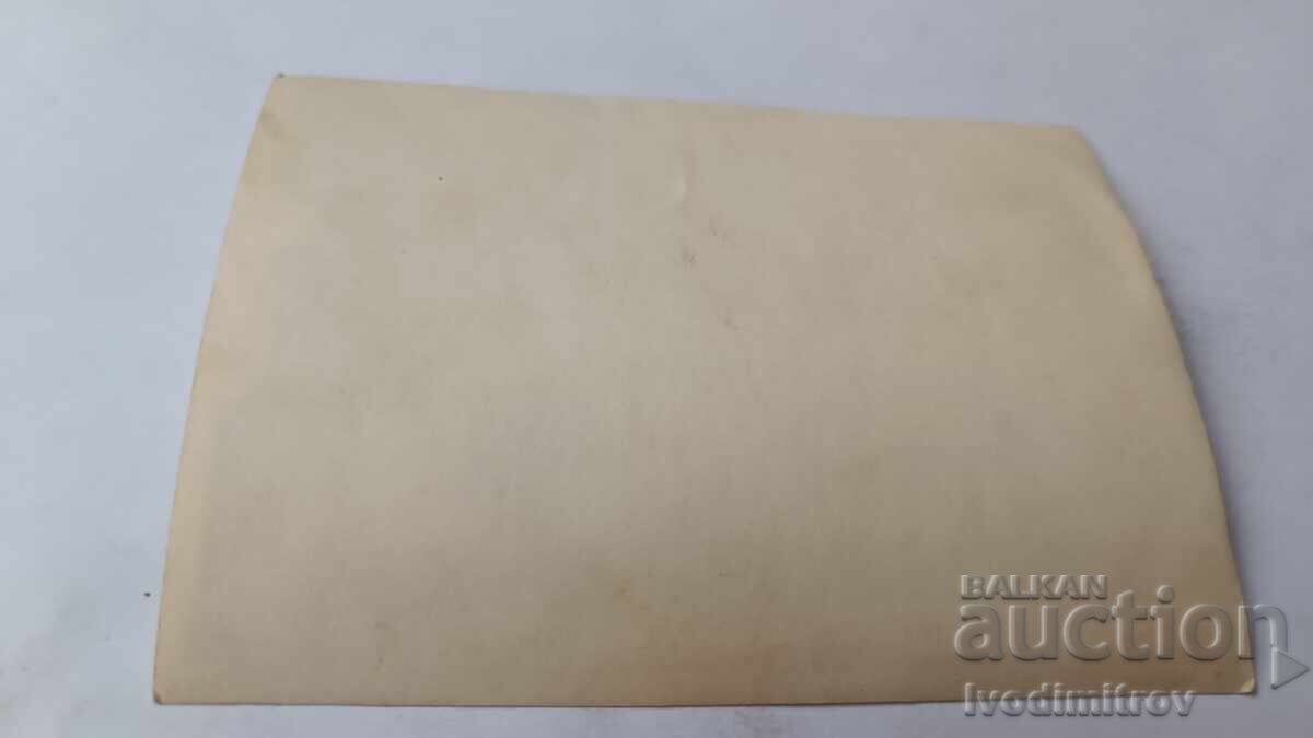 Снимка Момче и две момичета с ученически чанти с цена 1.65 лв. | € 0.84