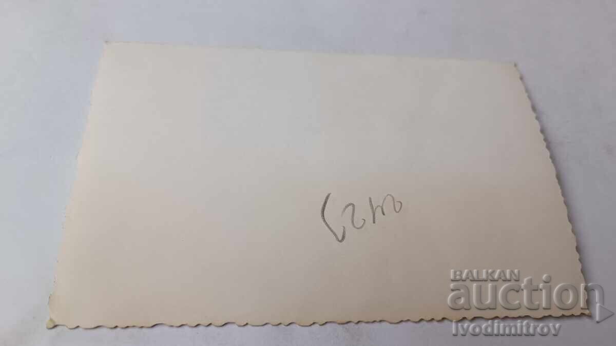 Φωτογραφία Νέας κοπέλας με παραδοσιακή φορεσιά με τιμή 1.45 BGN | € 0.74