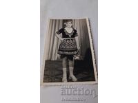 Fotografie Tineră fată cu costum popular