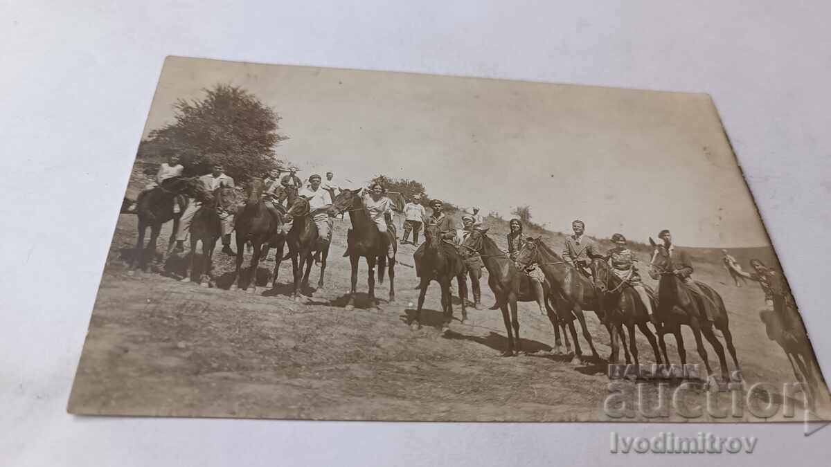 Photo Rakitovo: Students from 5th Grade and Men on Horses Photo Rakitovo: Students from 5th Grade and Men on Horses