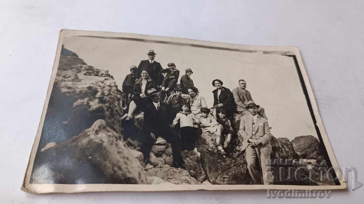 Снимка Св. Константинъ Мъже жени и деца на скалите 1929