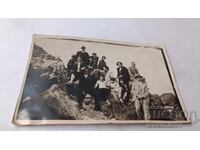Fotografie Sf. Constantin, bărbați, femei și copii pe stânci, 1929