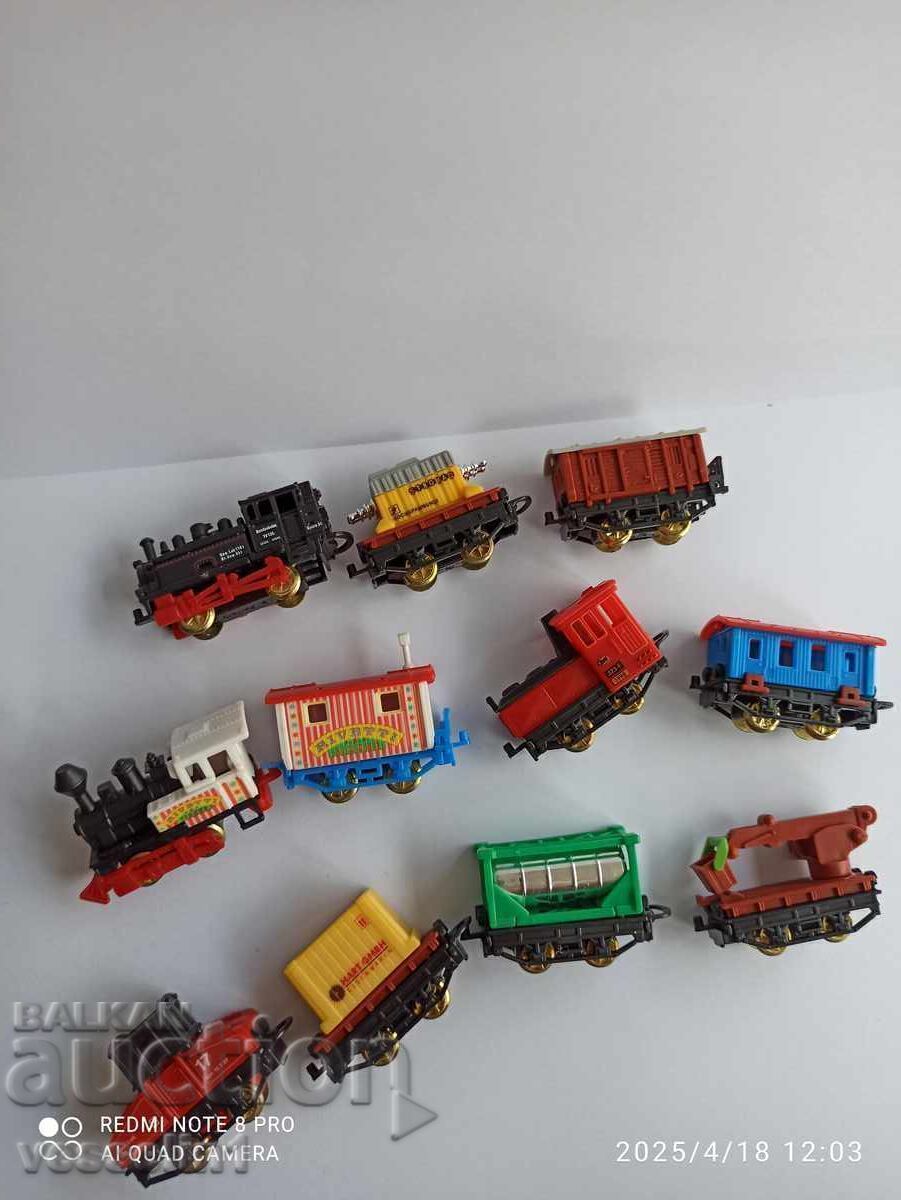 Lot jucării Kinder vechi locomotivă manevră vagon kinder ouă cu preț 34.00 BGN | € 17.38 Lot jucării Kinder vechi locomotivă manevră vagon kinder ouă cu preț 34.00 BGN | € 17.38