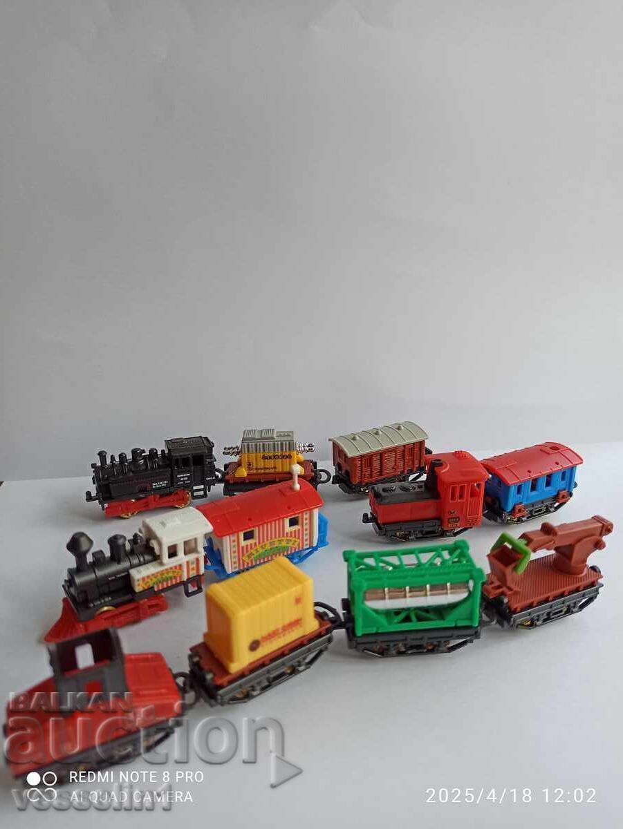Lot of old Kinder toys: Maneuvering locomotive wagon