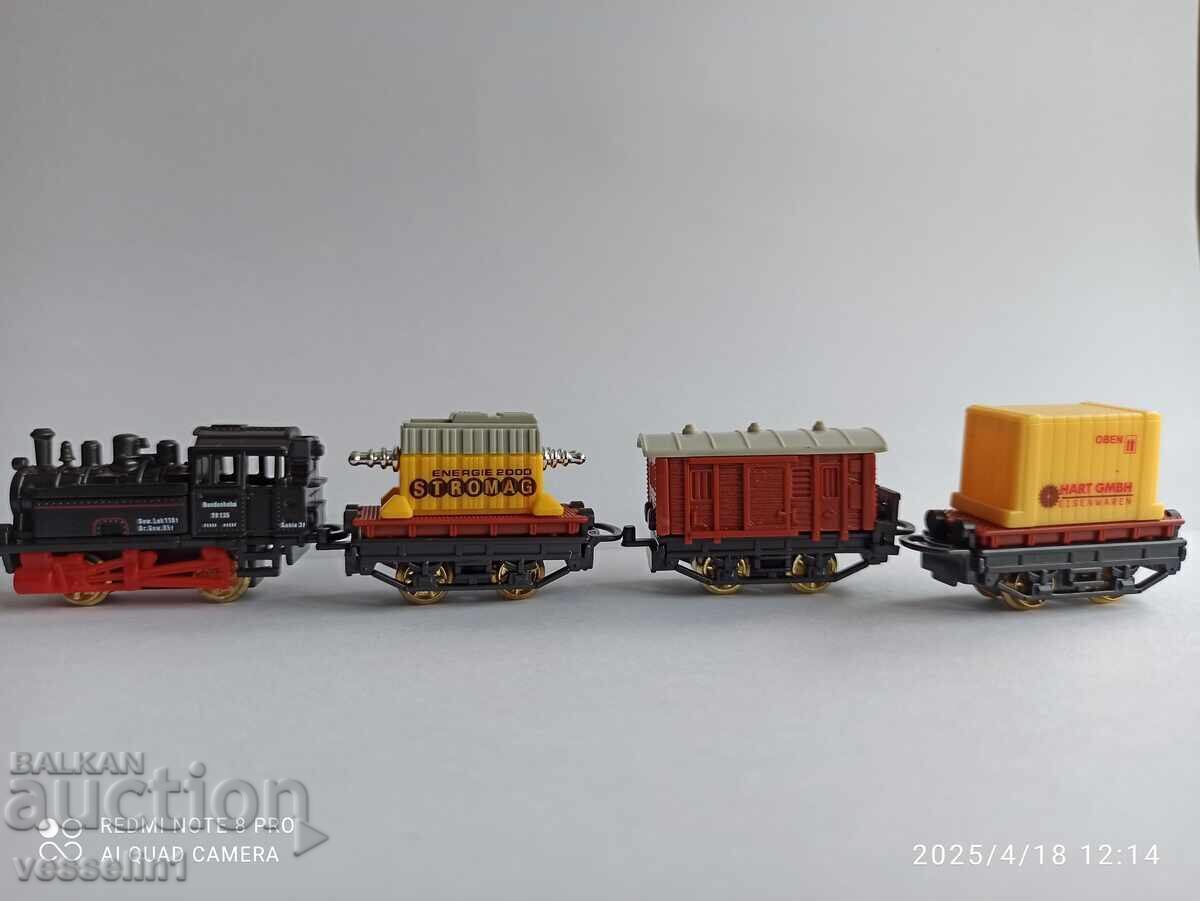 Auction Lot of old Kinder toys: Maneuvering locomotive wagon Auction Lot of old Kinder toys: Maneuvering locomotive wagon