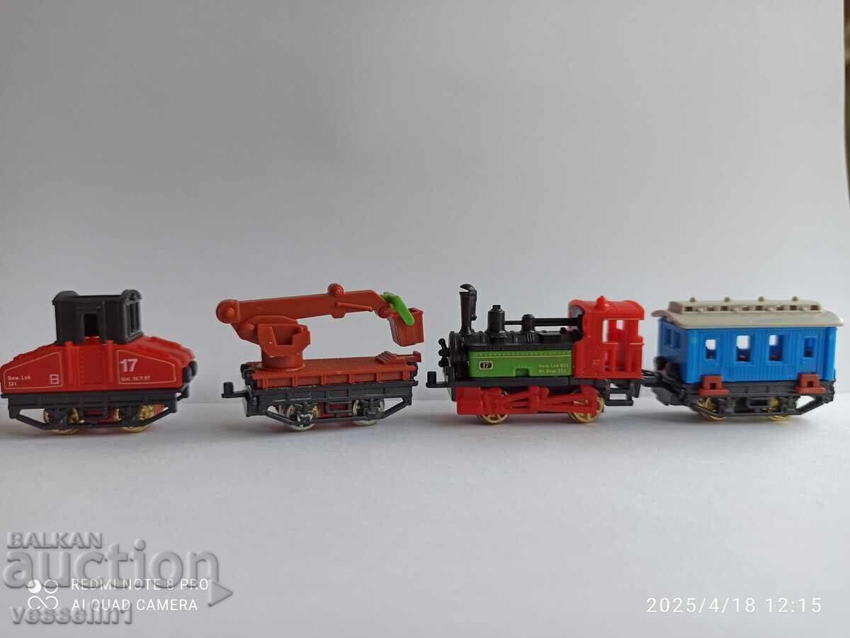 Delivery of Lot of old Kinder toys: Maneuvering locomotive wagon Delivery of Lot of old Kinder toys: Maneuvering locomotive wagon