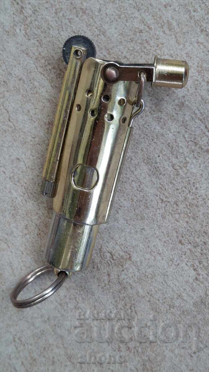 Licitație Brichetă, Zippo, pe benzină, tabacheră, pipă Licitație Brichetă, Zippo, pe benzină, tabacheră, pipă