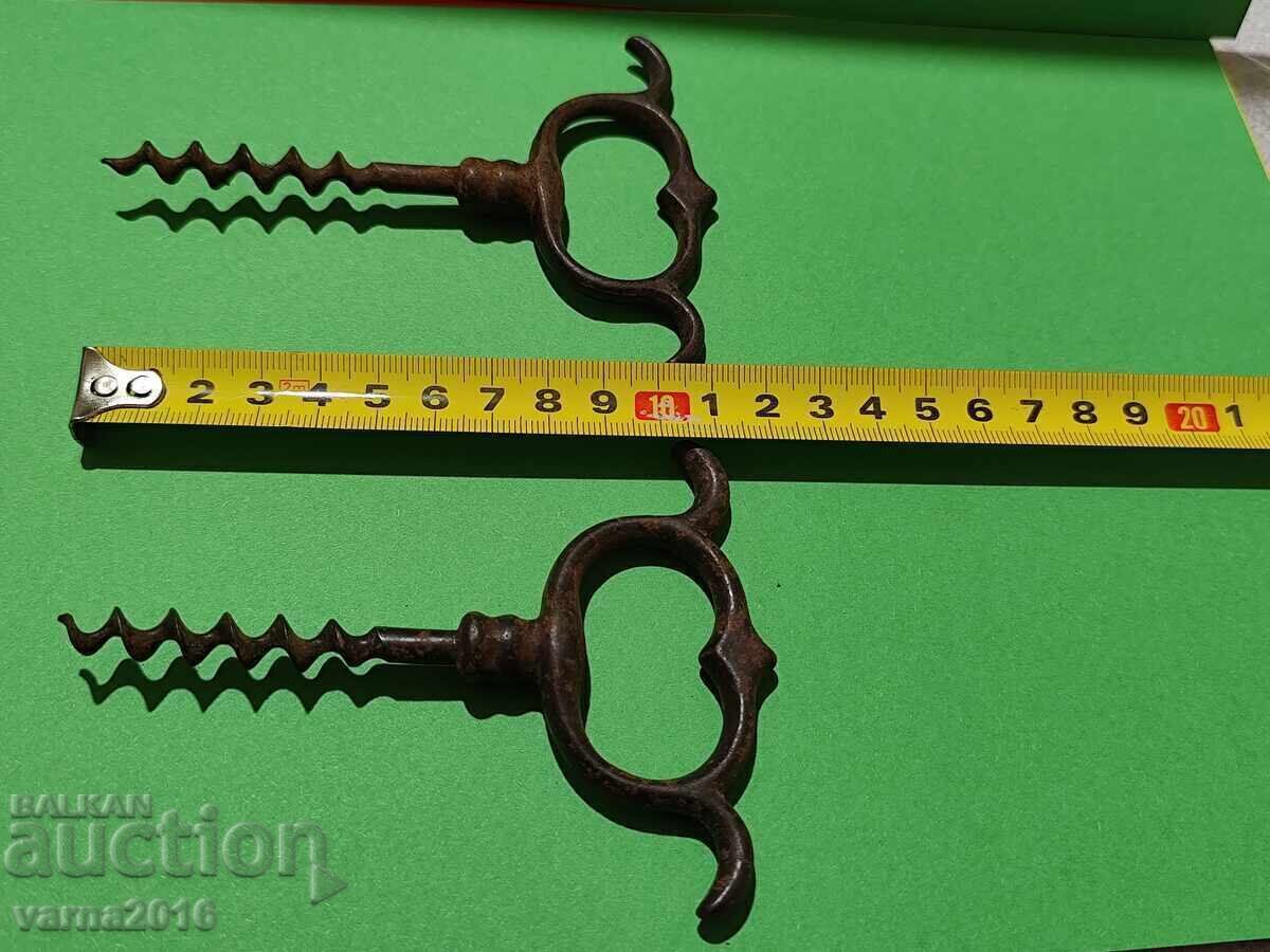 Licitație Lot 3 Bucăți Deschizătoare de Sticle Antice Militare Tirbușon Licitație Lot 3 Bucăți Deschizătoare de Sticle Antice Militare Tirbușon