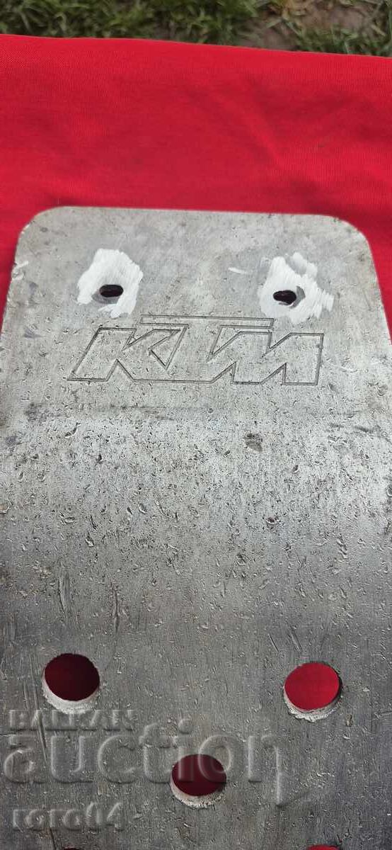 KTM - TAVĂ PENTRU MOTOR cu preț 119.99 BGN | € 61.35