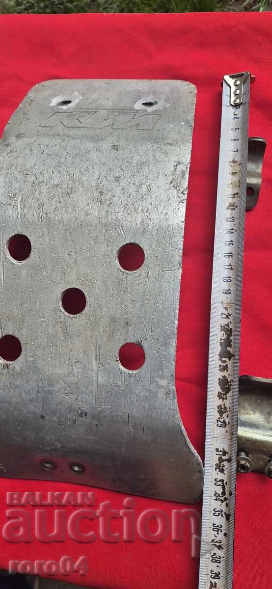 Licitație KTM - TAVĂ PENTRU MOTOR