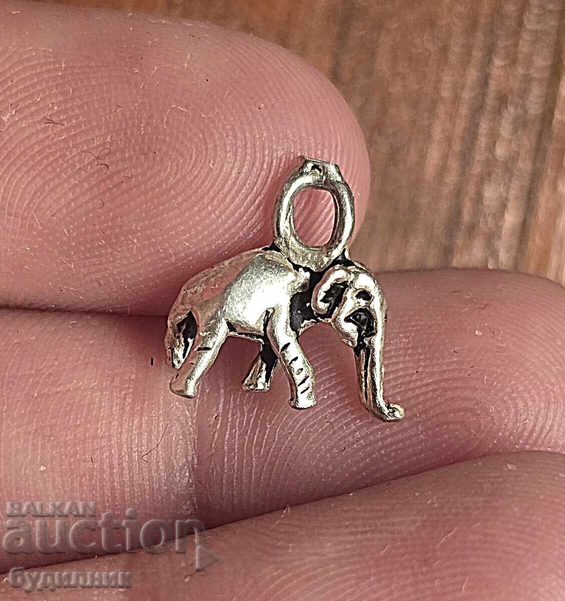 Παράδοση 2 τεμάχια. Ασημένια μενταγιόν. Ξεκινώ πάνω από 100 Δημοπρασίες. Δες