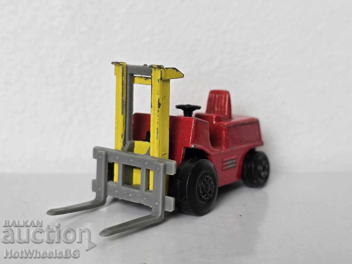 Доставка на Matchbox No 15B Fork Lift Truck 1972 год Доставка на Matchbox No 15B Fork Lift Truck 1972 год