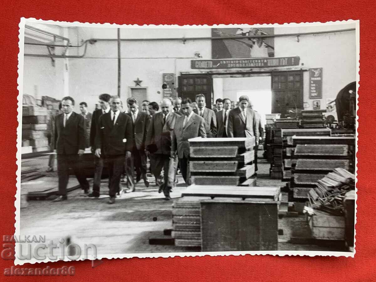 Τόdor Zhivkov Βάλκαν Σόποφ Πέκο Τάκοφ παλιά φωτογραφία με τιμή 7.00 BGN | € 3.58