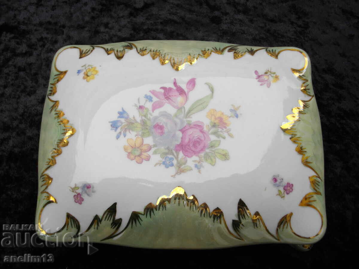 OLD BULGARIAN PORCELAIN BOX FOR CARDS OR JEWELRY SIP with price € 60.00 | 117.35 BGN OLD BULGARIAN PORCELAIN BOX FOR CARDS OR JEWELRY SIP with price € 60.00 | 117.35 BGN
