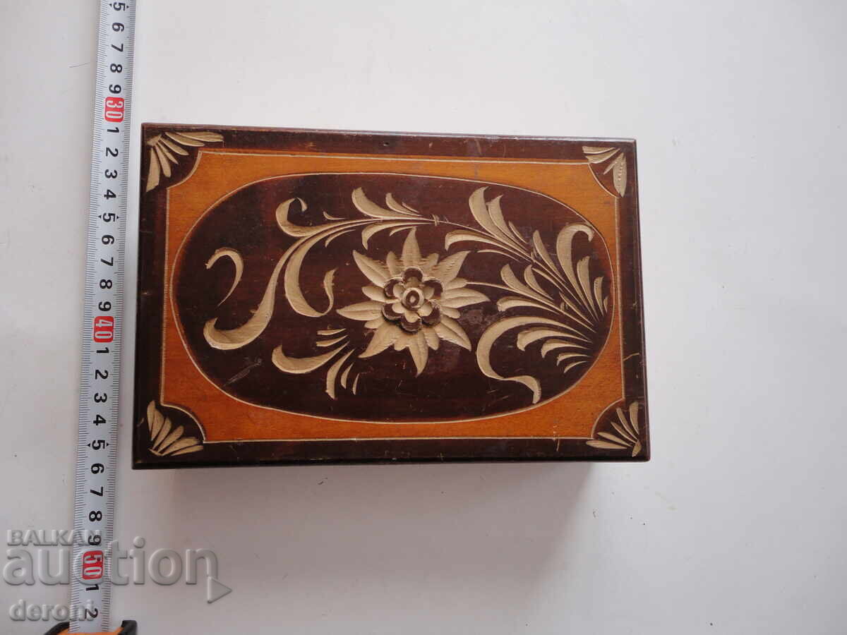 Невероятна дървена кутия за бижута дърворезба с цена 25.00 лв. | € 12.78