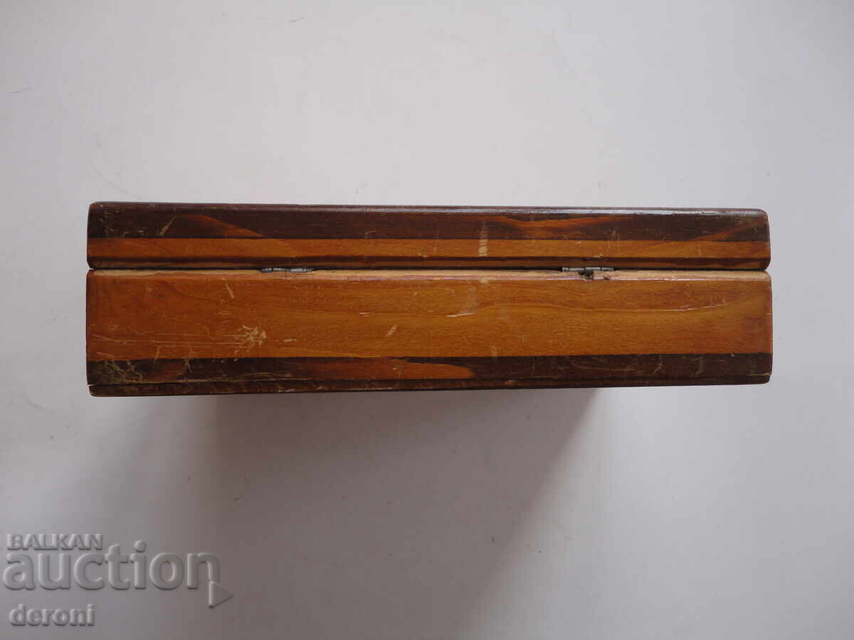 Доставка на Невероятна дървена кутия за бижута дърворезба