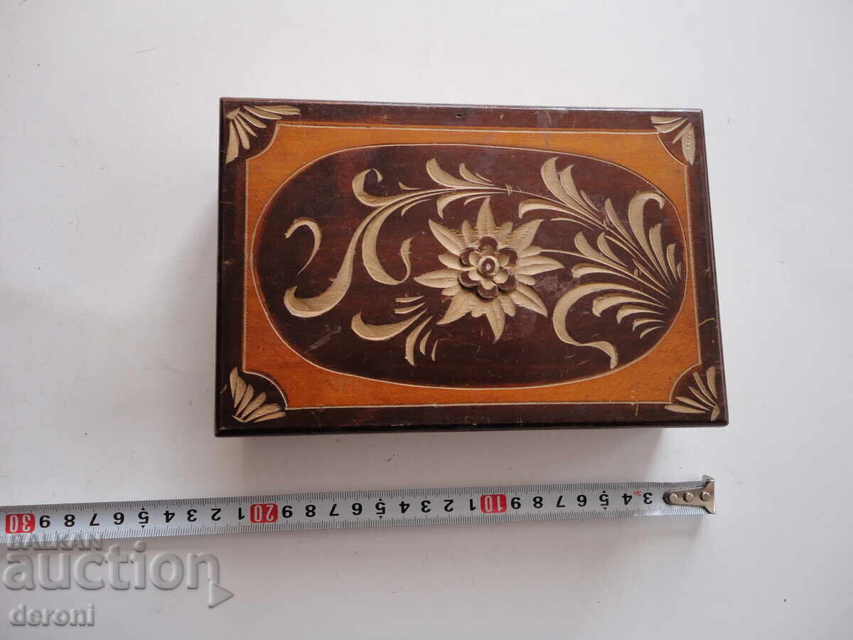 Невероятна дървена кутия за бижута дърворезба