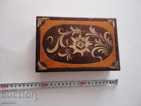 Cutie de bijuterii din lemn, sculptată incredibil