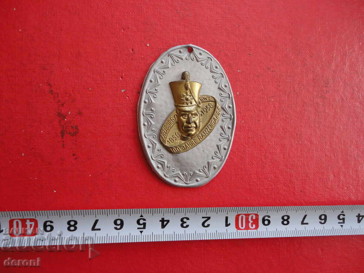 Emblemă veche, semn cu preț 10.00 BGN | € 5.11