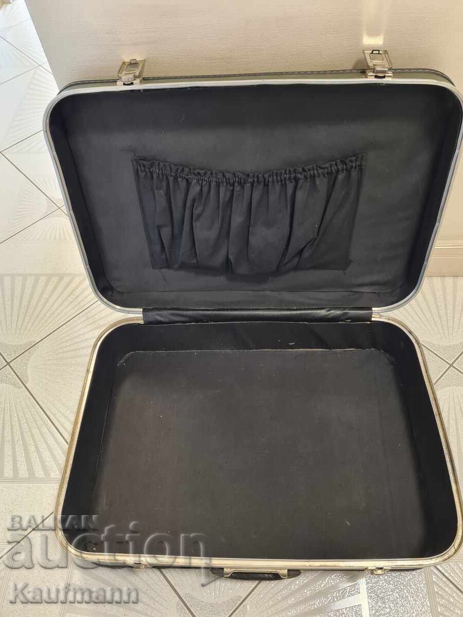 Ретро куфар с цена 15.00 лв. | € 7.67 Ретро куфар с цена 15.00 лв. | € 7.67