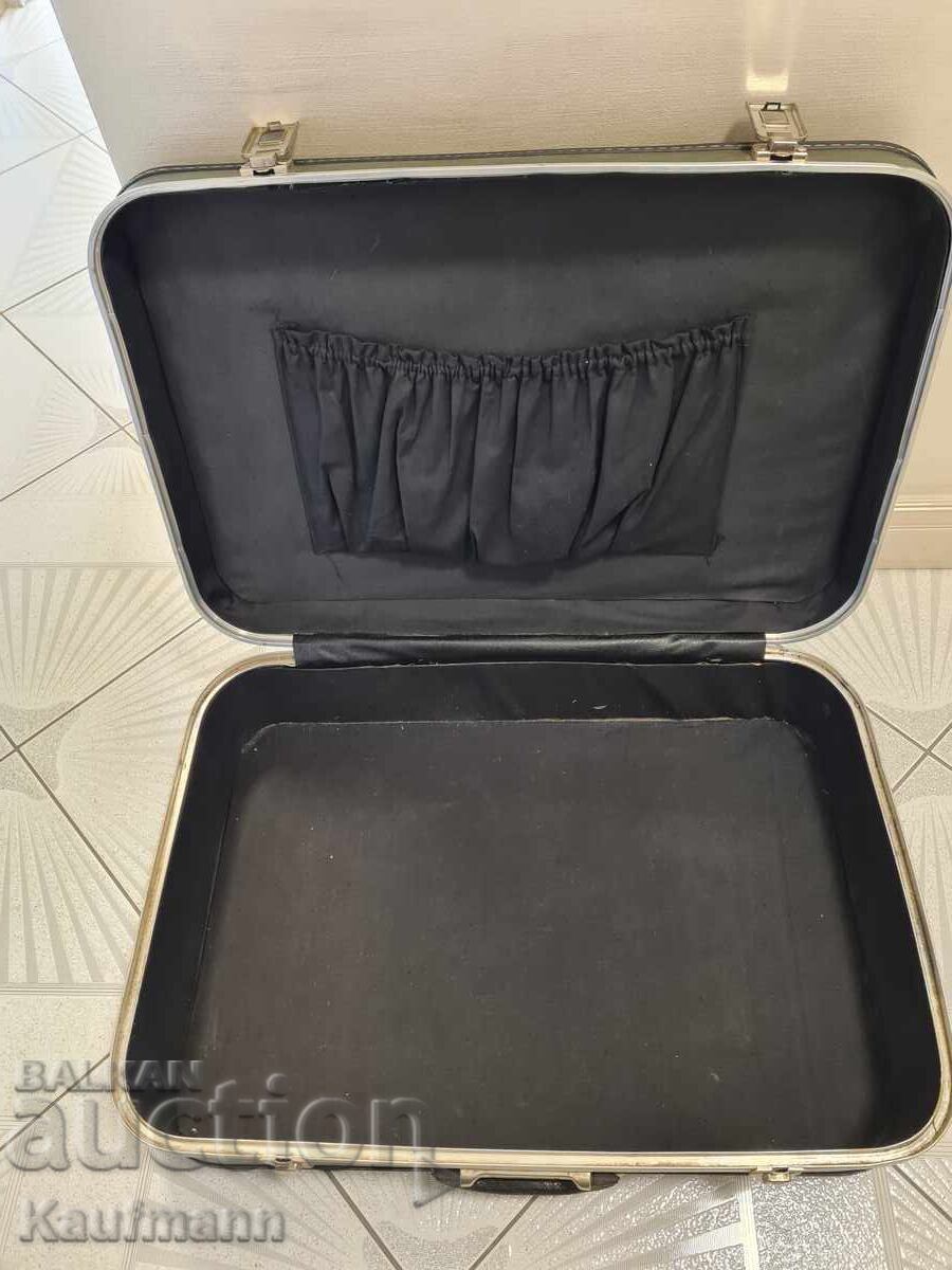 Valiză retro cu preț € 8.00 | 15.65 BGN