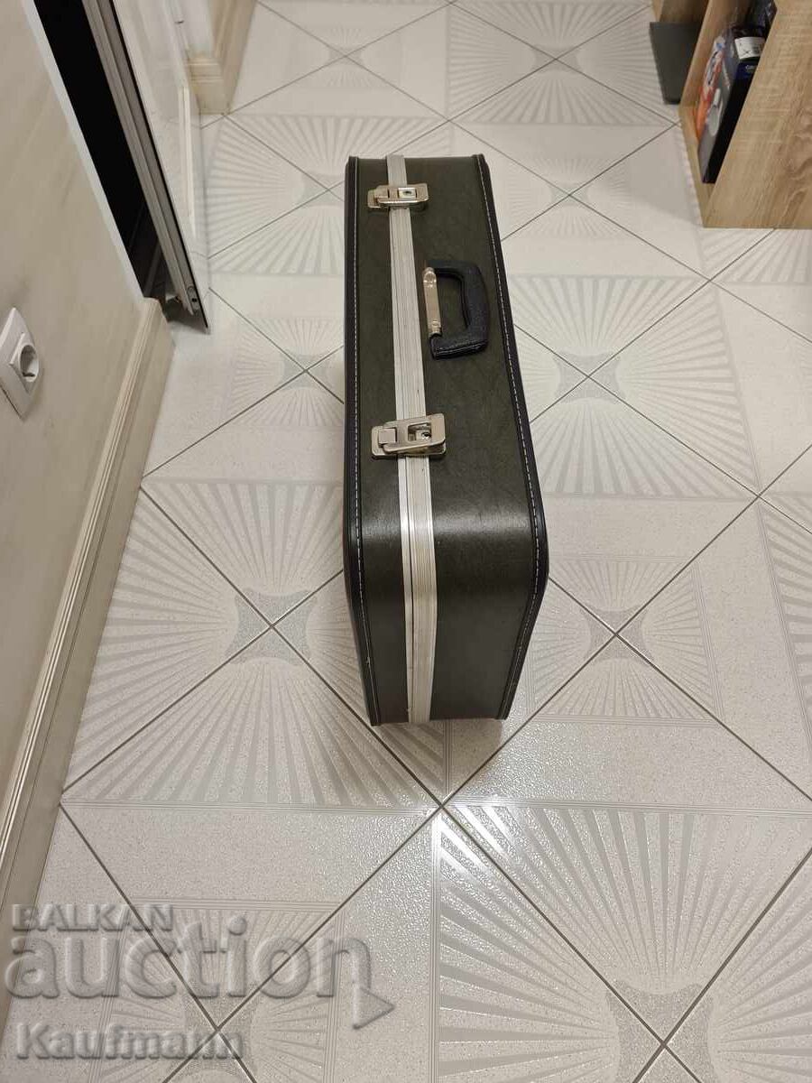 Доставка на Ретро куфар Доставка на Ретро куфар