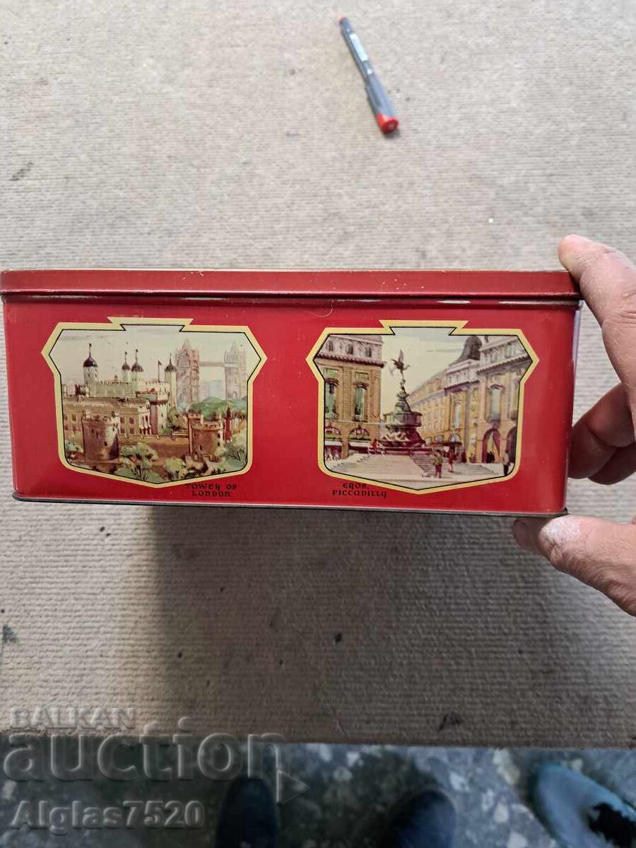 Μεγάλο παλιό μεταλλικό κουτί 1950 με τιμή 18.00 BGN | € 9.20