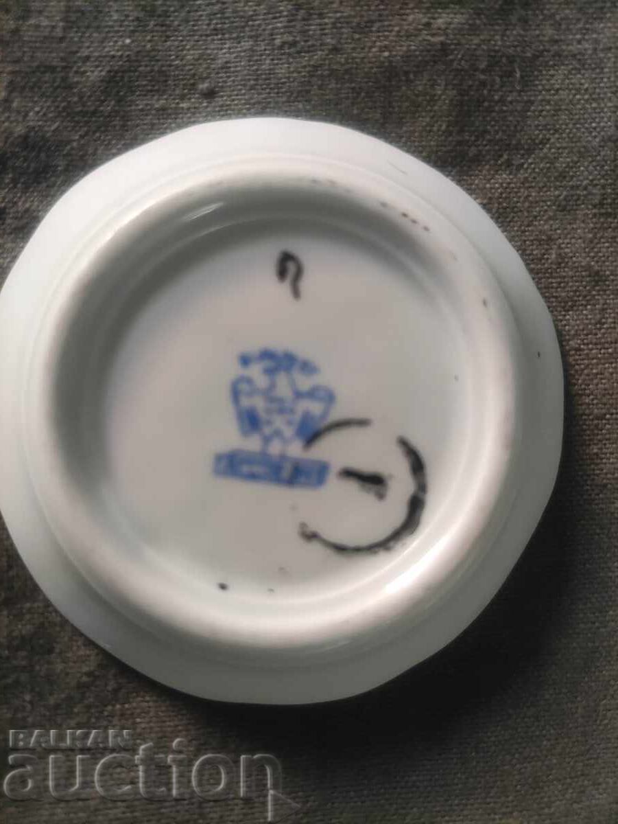 Ουγγρικό πορσελάνη: μικροσκοπικό βάζο και πιάτο - 5 Ουγγρικό πορσελάνη: μικροσκοπικό βάζο και πιάτο - 5