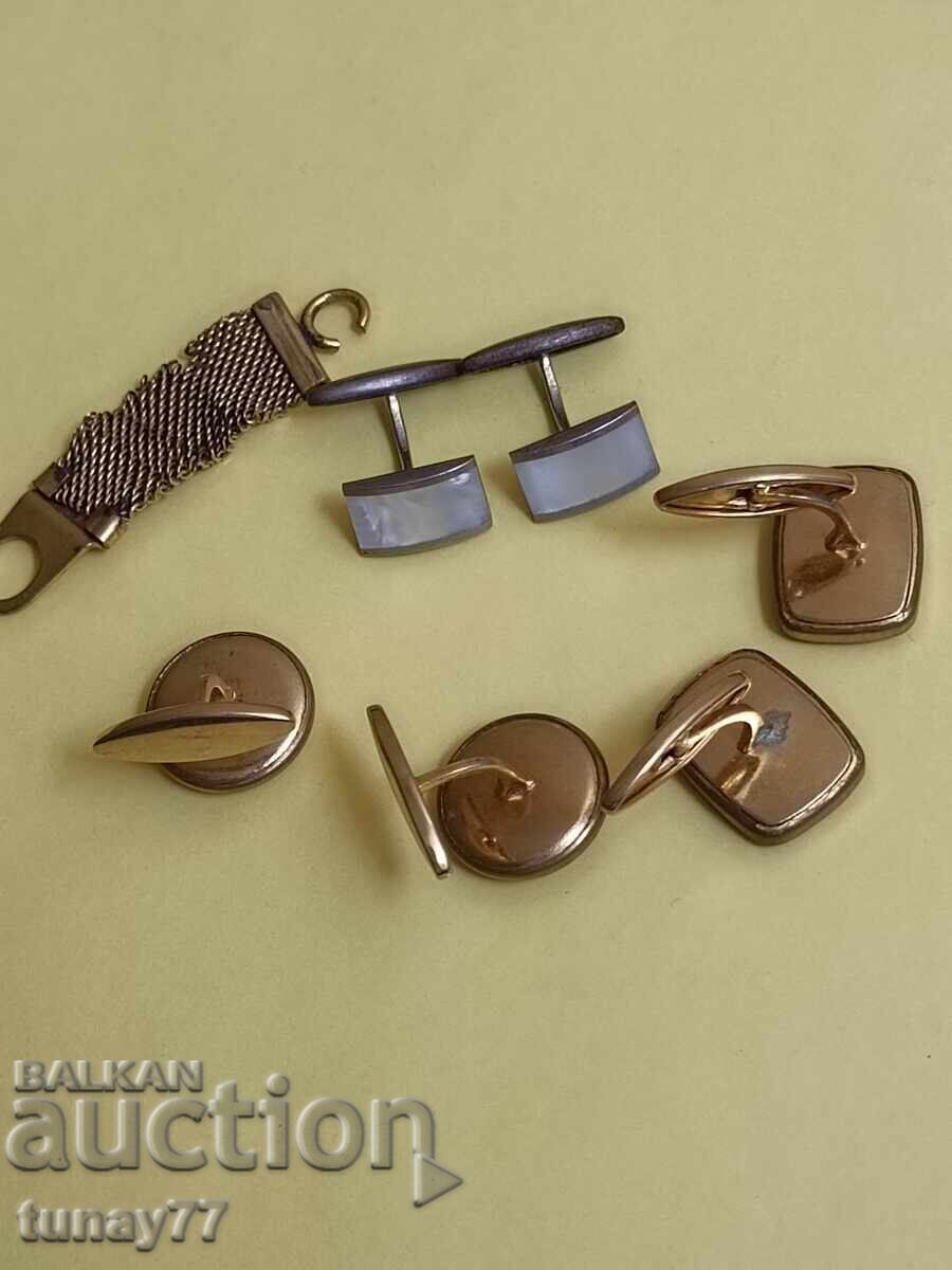 BUTONI VINTAGE TIP PERLA, AURITI cu preț 8.00 BGN | € 4.09