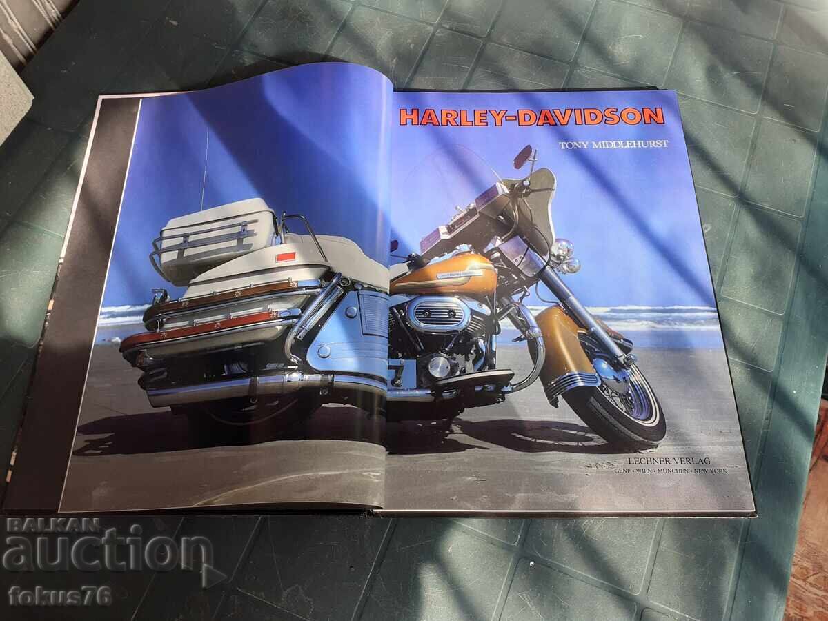 Харли Дейвидсън - Harley-Davidson - книга със снимки с цена 119.00 лв. | € 60.84