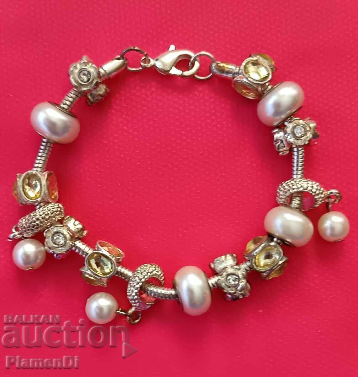 Bratara de dama cu preț 6.00 BGN | € 3.07 Bratara de dama cu preț 6.00 BGN | € 3.07