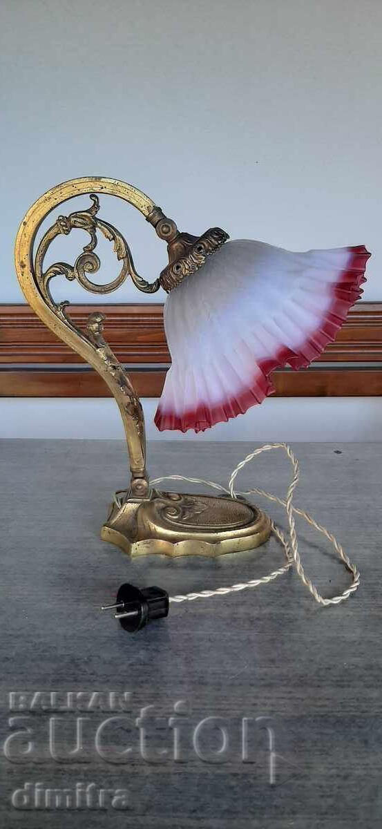 Стара бронзова лампа с цена € 127.82 | 249.99 лв. Стара бронзова лампа с цена € 127.82 | 249.99 лв.