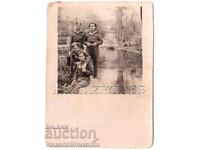 SMALL OLD PHOTO GREECE GREEK SOLDIERS BY A LAKE D755