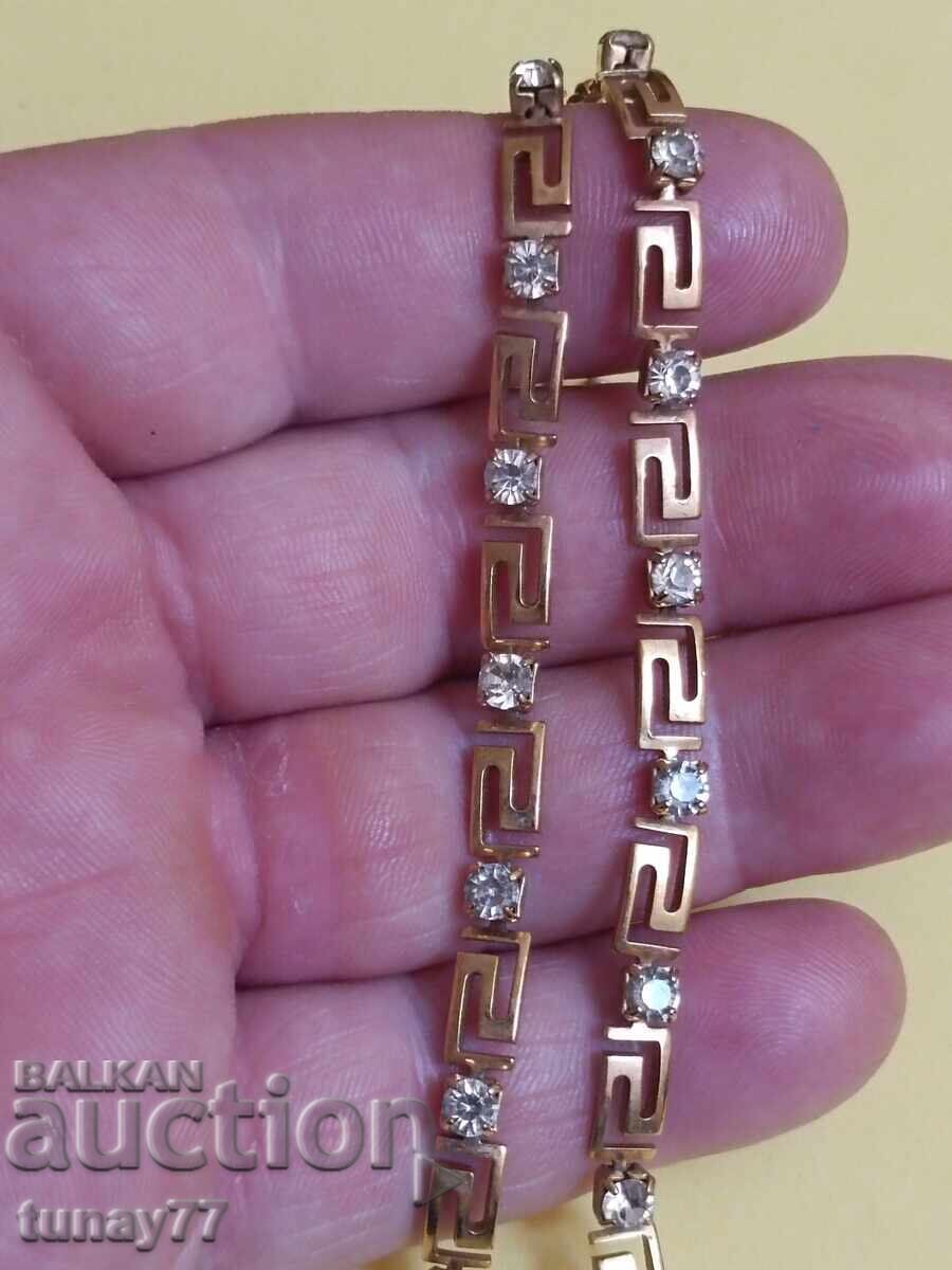 Colier placat cu aur Avon, marcat cu pietre prețioase cu preț 48.00 BGN | € 24.54 Colier placat cu aur Avon, marcat cu pietre prețioase cu preț 48.00 BGN | € 24.54