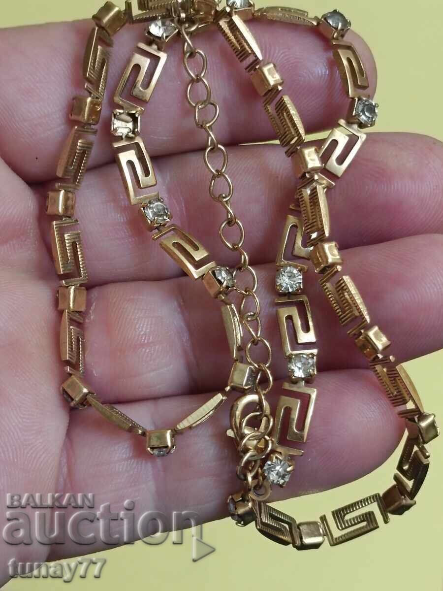 Colier placat cu aur Avon, marcat cu pietre prețioase Colier placat cu aur Avon, marcat cu pietre prețioase