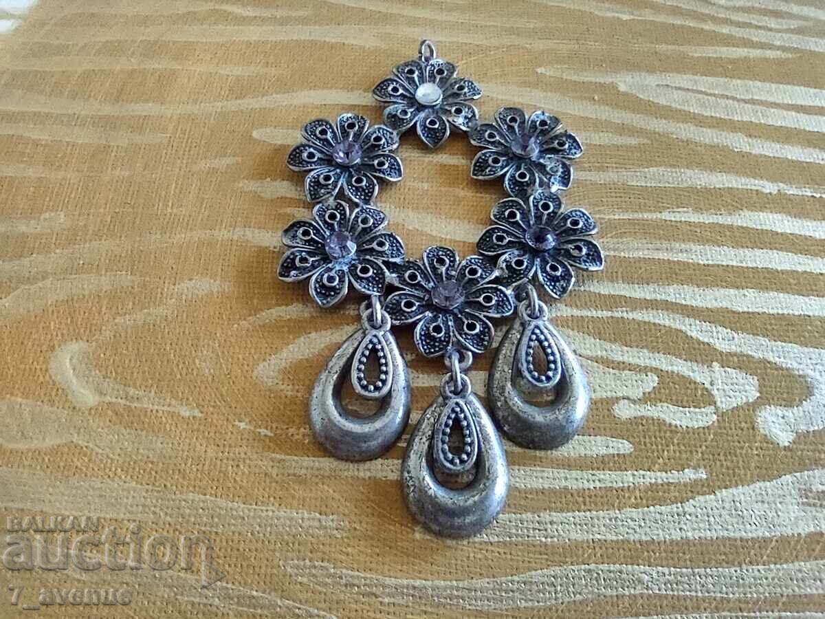 Εντυπωσιακό μενταγιόν, μεγάλο, στιβαρό 20.04.25 με τιμή 49.00 BGN | € 25.05