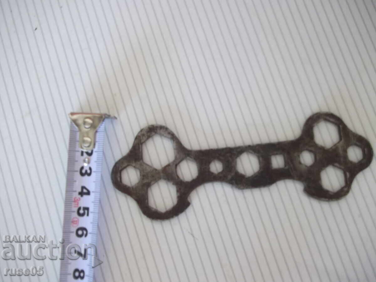 Ключ гаечен многофункционален с цена 5.00 лв. | € 2.56