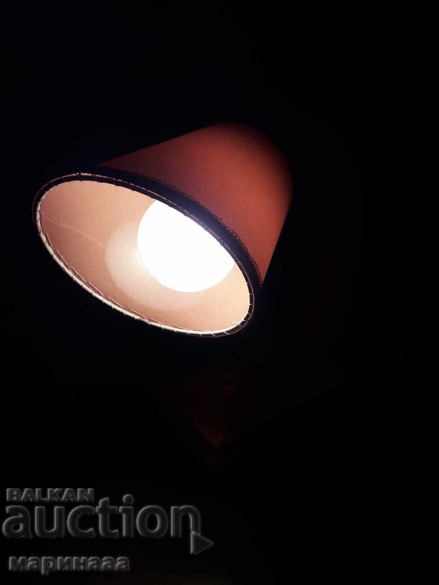 Livrarea LAMPĂ DE MASĂ RETRO. GERMANIA