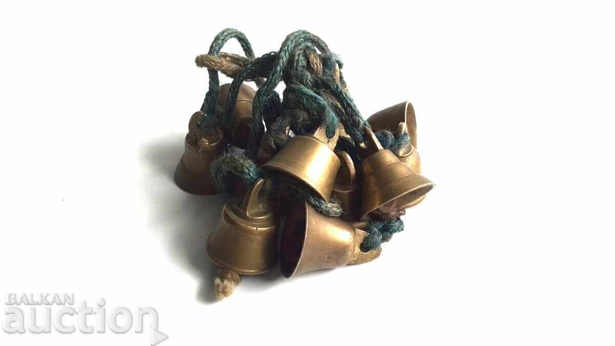 Licitație Clopoței mici vechi de bronz 12 buc Licitație Clopoței mici vechi de bronz 12 buc