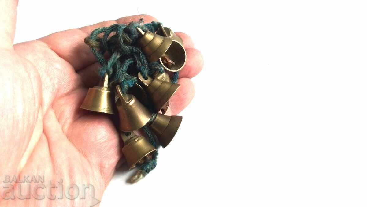 Livrarea Clopoței mici vechi de bronz 12 buc Livrarea Clopoței mici vechi de bronz 12 buc