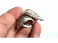 Veche broșă argintată