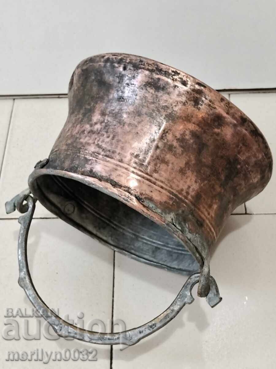 Old copper pot, copper vessel with price 69.00 BGN | € 35.28 Old copper pot, copper vessel with price 69.00 BGN | € 35.28