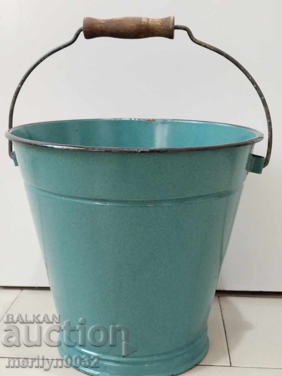 Κουβάς εμαγιέ από την εποχή της λεκάνης σμάλτου αγγείου Σώτσα NRB