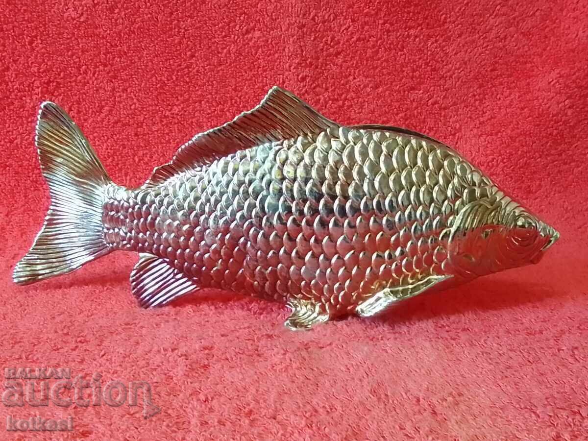 Licitație Figurină metalică veche Pește Crap Suport pentru șervețele Licitație Figurină metalică veche Pește Crap Suport pentru șervețele