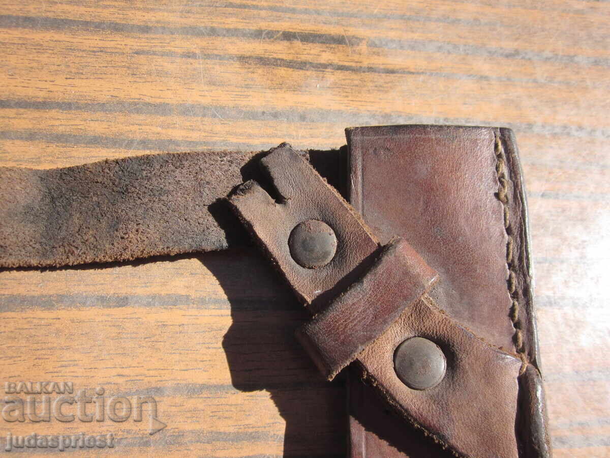 Δημοπρασία ΠΣΒ δερμάτινος θήκη για στρατιωτικό φτυάρι τάφρου Δημοπρασία ΠΣΒ δερμάτινος θήκη για στρατιωτικό φτυάρι τάφρου