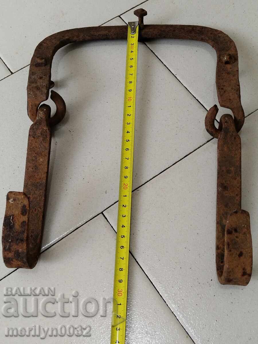 Доставка на Ковани железа за пейка на каруца